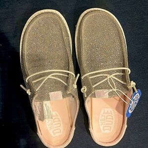 Very Shimmery , rose gold hey dudes. Size 8